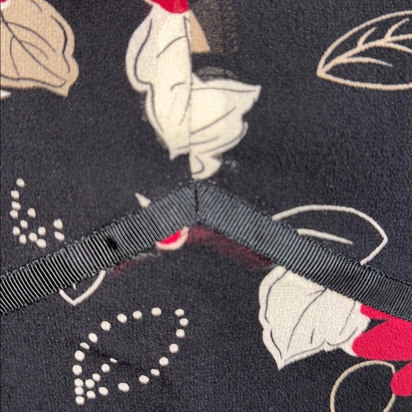 Ann Taylor Vintage 90’s Sleeveless Silk Blouse SZ 6 - Picture 3 of 7